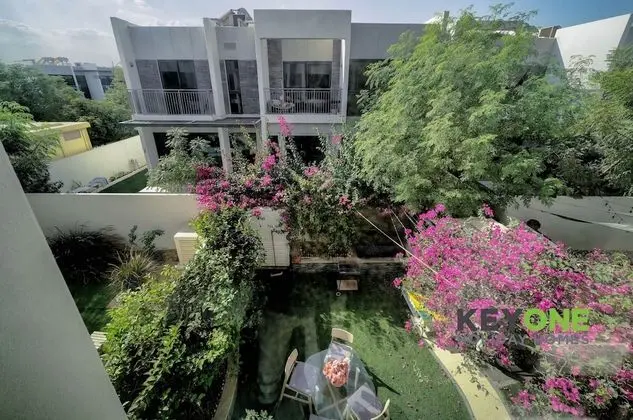 KOHH – 3BR Townhouse in Claret