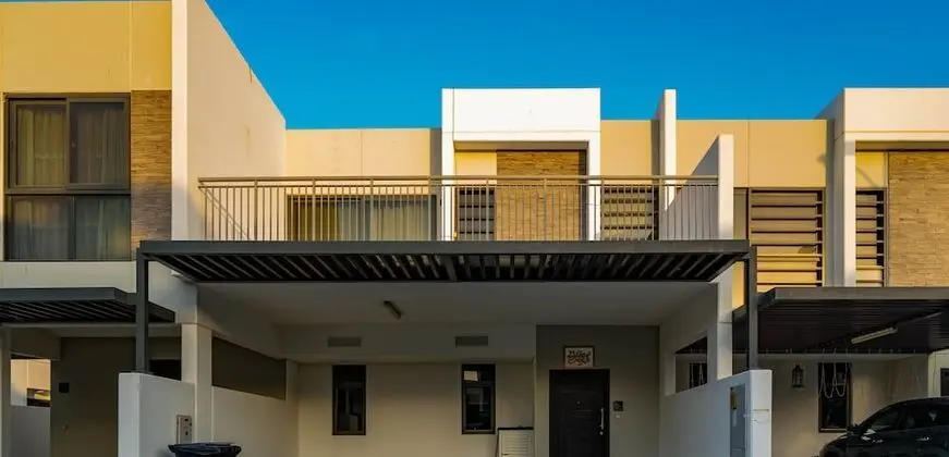 KOHH – 3BR Townhouse in Claret - Dış Mekan