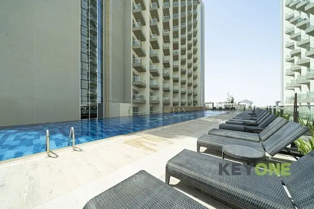 KOHH – Studio in Virdis Tower - Havuz