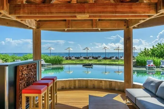 Koi Resort Saint Kitts, Curio Collection by Hilton - Havuz