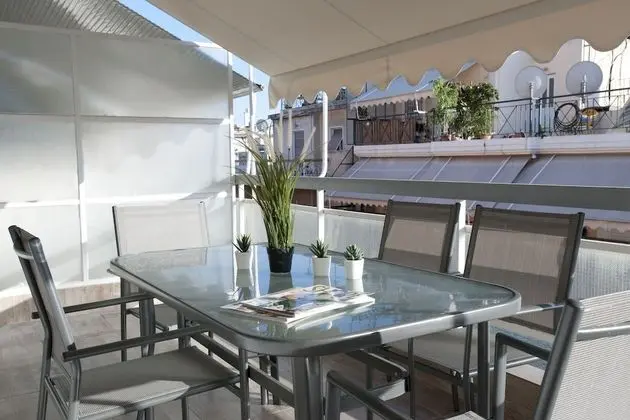 Kolonos - A Renovated Apartment