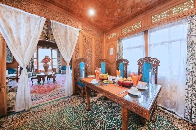Kolu Group Of Houseboats - Yerinde Yemek