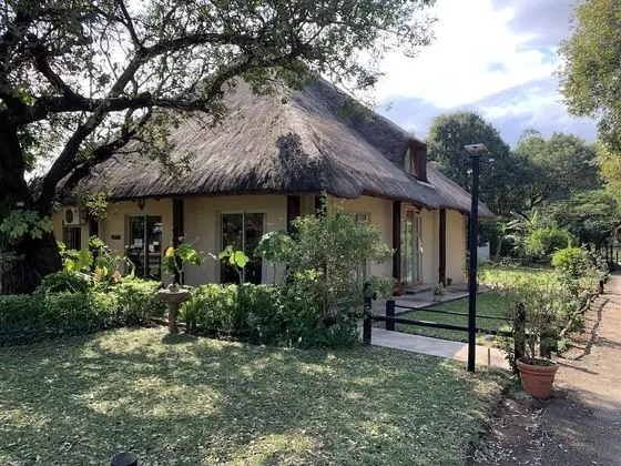 Komati River Chalets - Lobi