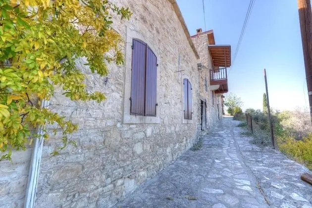 Komi Lofou Traditional House - 1