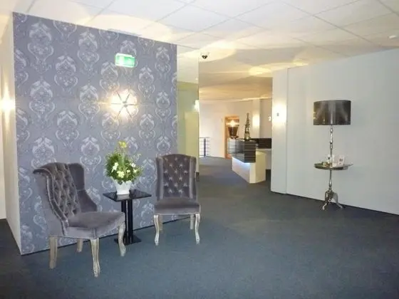 KOMM' IN Hotel - Lobi