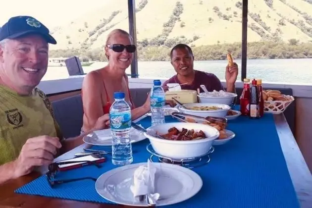 Komodo Boat Trip - Yerinde Yemek