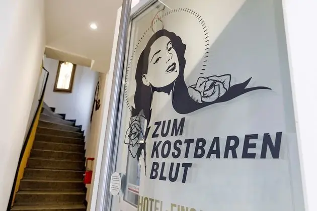 Koncept Hotel Zum Kostbaren Blut - İç Mekan