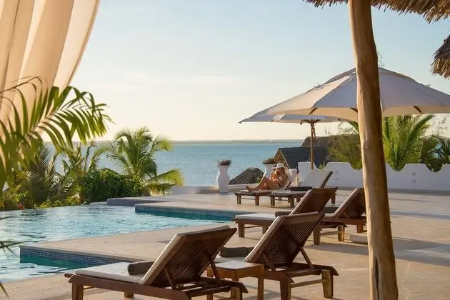 Konokono Beach Resort and Isaraya Over Water Villa - Havuz