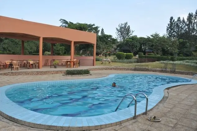 Hotel Kontiki Hoima - Havuz