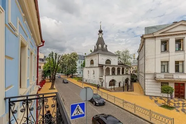 KONTRAKT Boutique Hotel