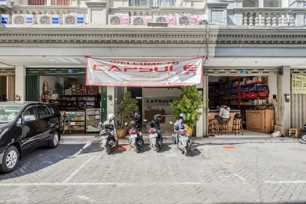 KoolKost Syariah @ Capsule Homestay Kedungdoro - Dış Mekan