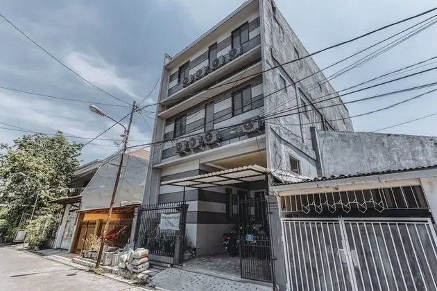 KoolKost Syariah near Satelit Indah - Caters to Women