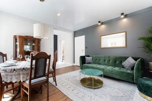 Kosciuszki Square Apartment by Renters