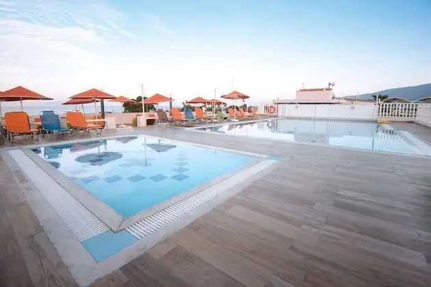 Kosta Palace - Havuz