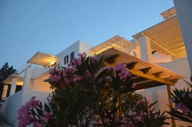 Kostas & Ioanna Studios