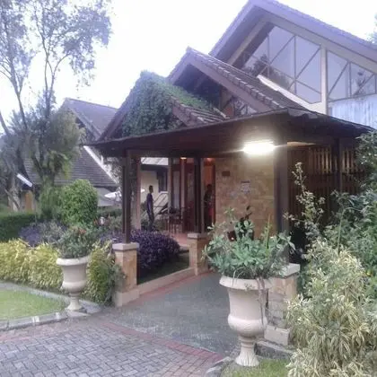 Villa Kota Bunga Allamanda