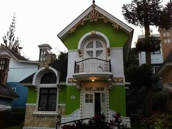 Villa Kota Bunga Dahlia