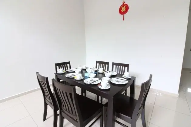 Kota Laksamana Comfortable Crowd by Step-In - Yerinde Yemek
