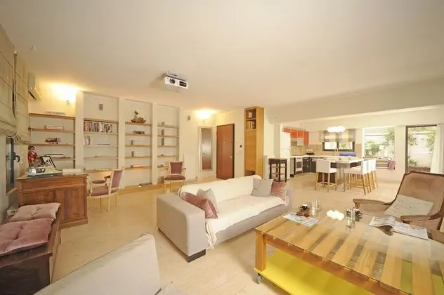 Koukaki Garden Escape Child Friendly Apartment by VillaRentalsgr