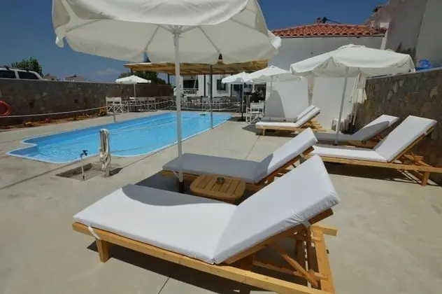 Koukounari 2 Rooms - Havuz