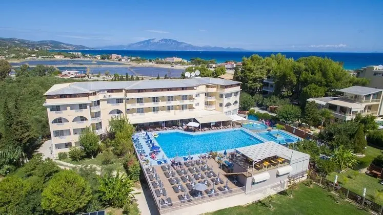 Koukounaria Hotel & Suites - Dış Mekan
