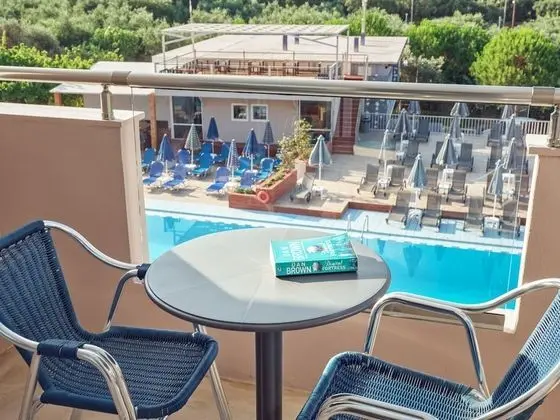 Koukounaria Hotel & Suites - Oda