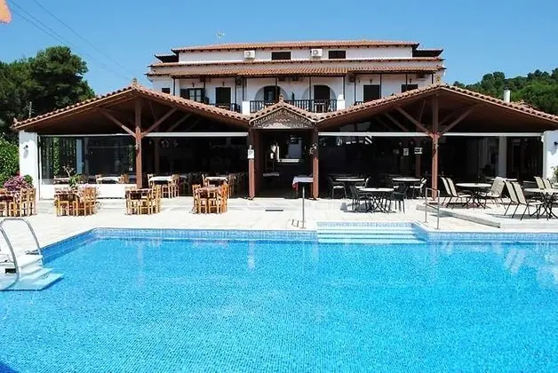 Koukounaries Beach Hotel - Havuz