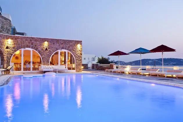 Kouros Hotel & Suites
