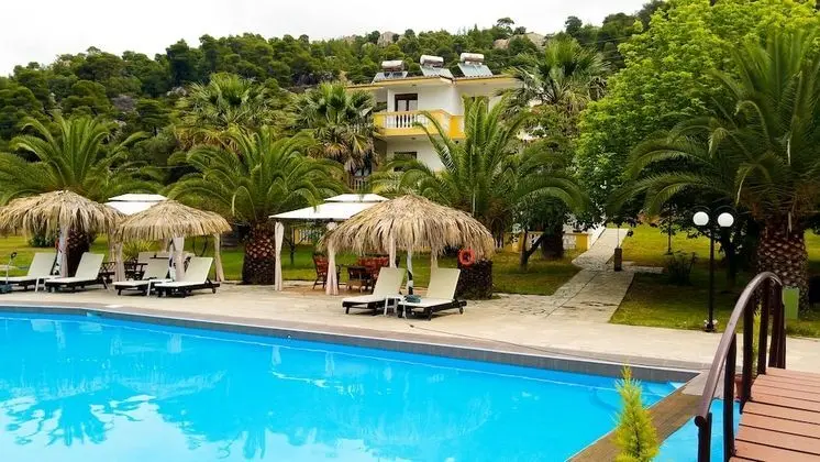 Koviou Holiday Village - Havuz