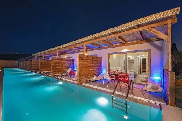 Kozanos Suites with Private Pool - Dış Mekan