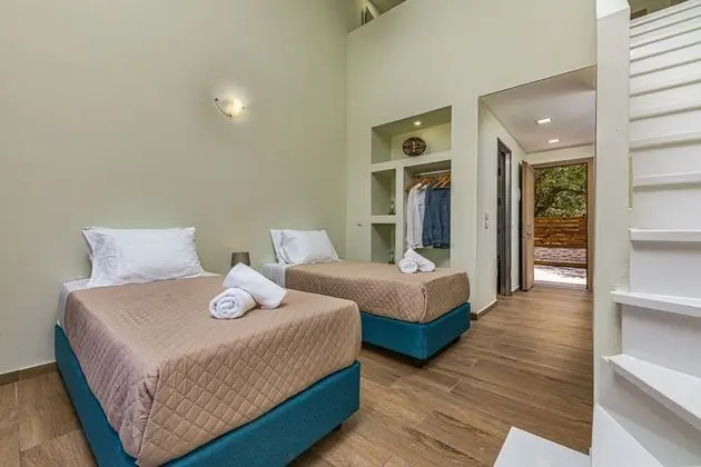Kozanos Suites with Private Pool - Oda Düzeni