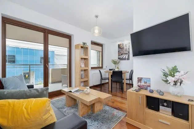 Kraków Błonia Apartment by Renters