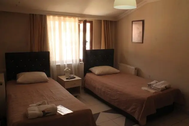 Kral Mert Hotel - İki Tekli Yatak