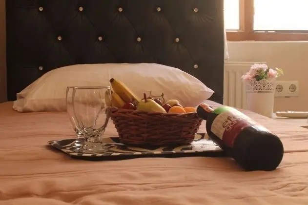 Kral Mert Hotel - Yatak Odası