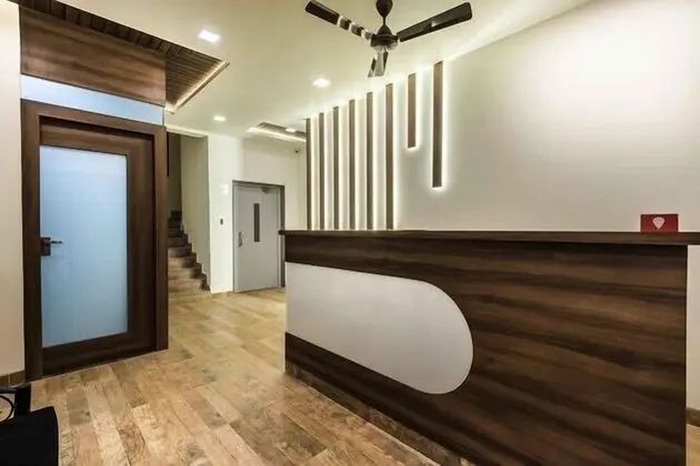 Krishna Avtar Services Apartment - Lobi