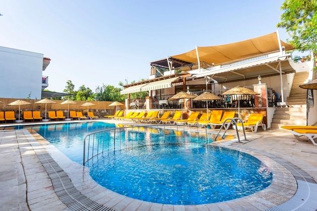 Kriss Hotel - 1