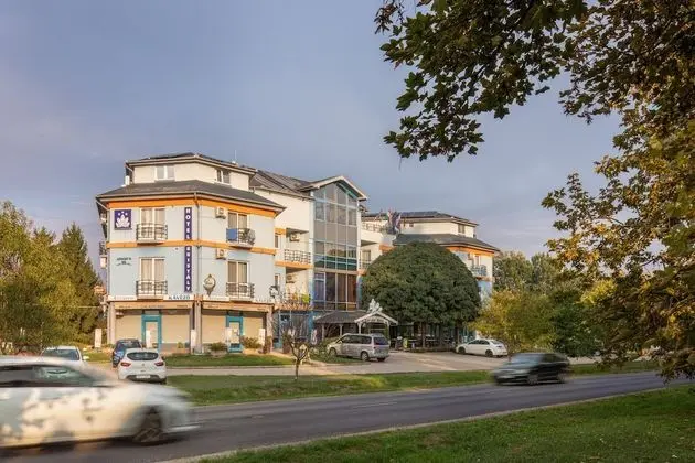 Kristály Hotel - Dış Mekan