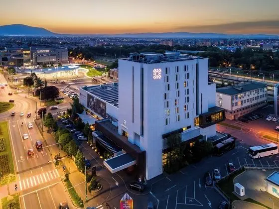 Kronwell Brasov Hotel - Dış Mekan