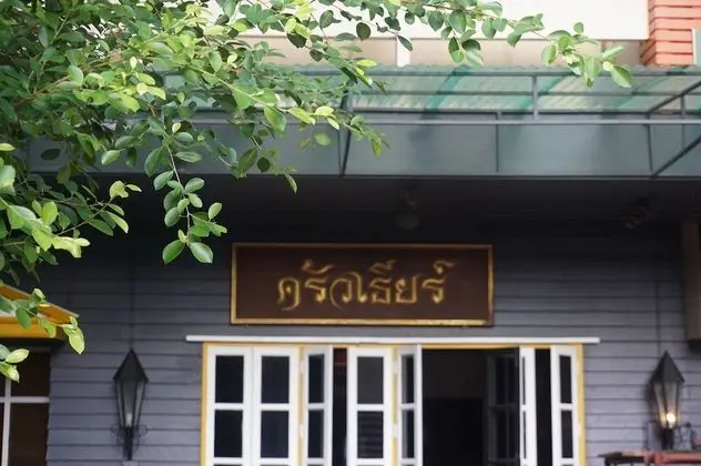Kruatier Mansion