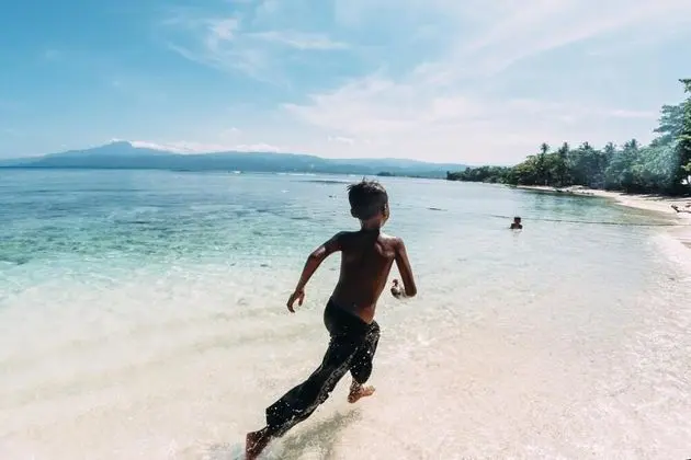 Krui Surf Camp Hotel Mutiara Alam Zandino - Plaj