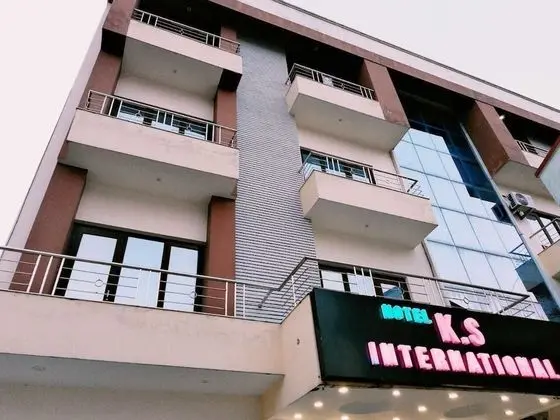 Hotel KS International (50 meters from Railway Station)