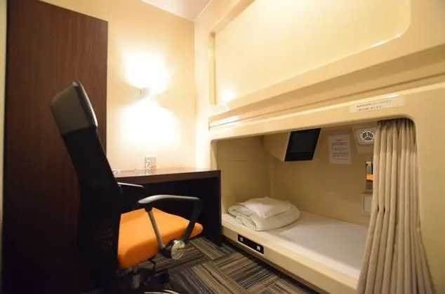 Kumamoto Capsule Hotel - Hostel, Caters to Men - Oda