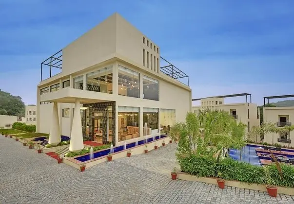 The Kumbha Residency-Luxury Resort and Spa - Dış Mekan