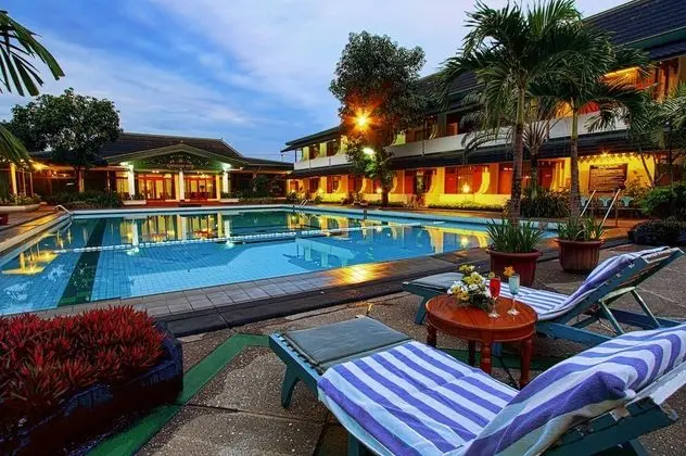 Kusuma Sahid Prince Hotel - Havuz