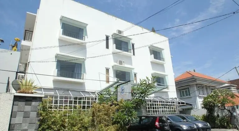 Kuta Airport Insta Hotel