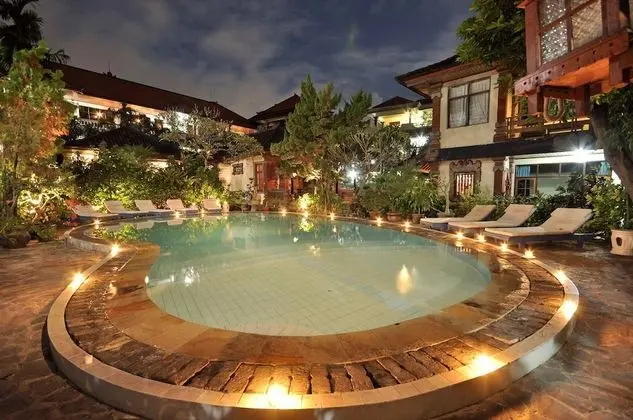 Kuta Dormitory - Havuz