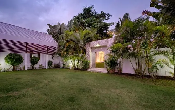 KUTUS KUTUS CANGGU VILLA