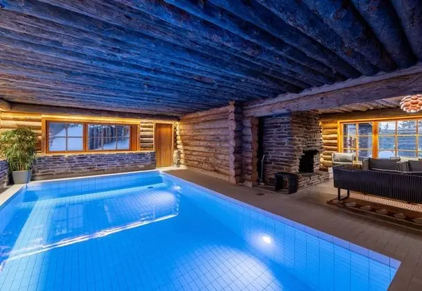 Kuukkeli Log Houses Aurora Resort - Havuz