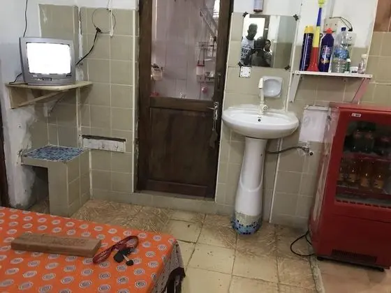 Kwa Mzushi Bondeni Hotel - Yerinde Yemek
