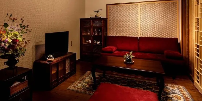 Kyoisuke Mukadeyacho Otonari